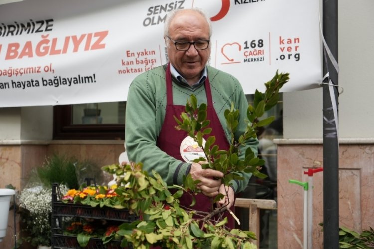 Bursalı &ccedil;i&ccedil;ek&ccedil;iler uyuşturucu tacirine isyan etti!