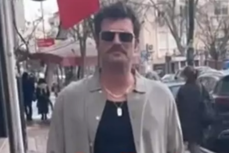 Kıvan&ccedil; Tatlıtuğ bıyık bıraktı, imaj tazeledi!