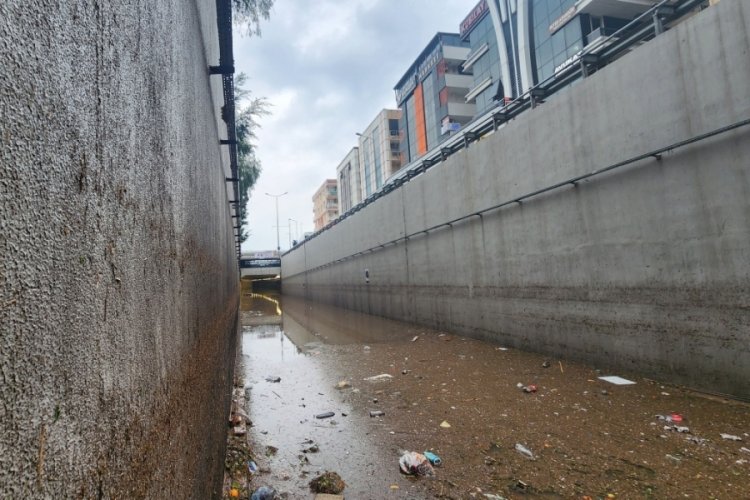 Antalya'da 1 kişinin &ouml;ld&uuml;ğ&uuml; su dolu alt ge&ccedil;itte felaketin izi