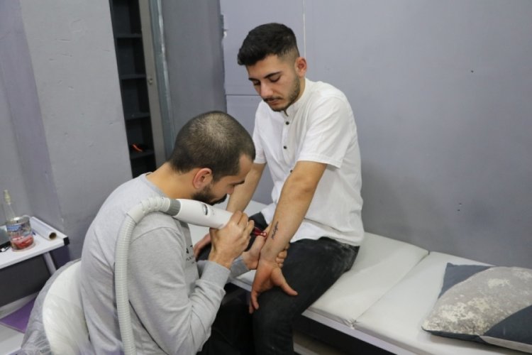 Ayrılan sevgililerin d&ouml;vme sildirme telaşı