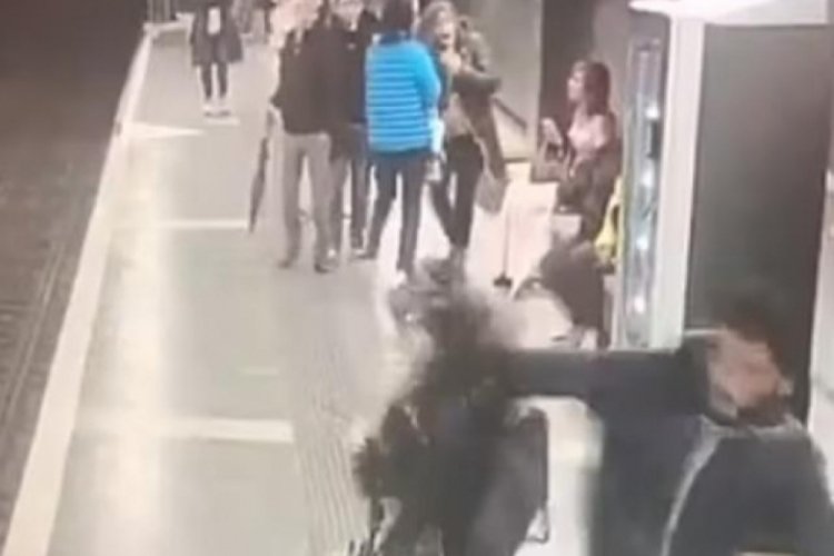 Metroda y&uuml;r&uuml;d&uuml;ğ&uuml; sırada &ouml;n&uuml;ne gelen 10 kadına saldırdı