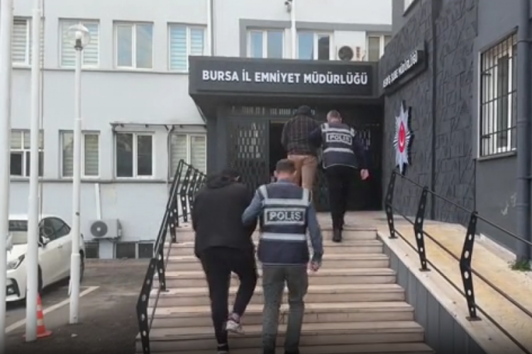 Bursa'da kesinleşmiş hapis cezası olan 2 firari h&uuml;k&uuml;ml&uuml; ve 163 ş&uuml;pheli yakalandı