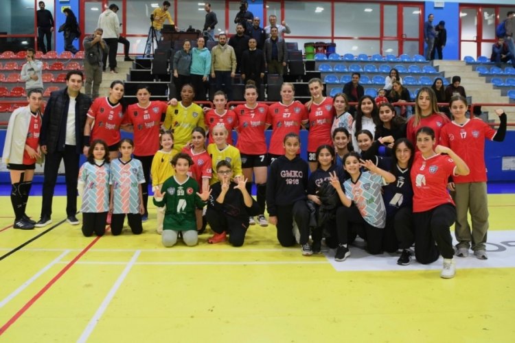 Konyaaltı yarı finalde