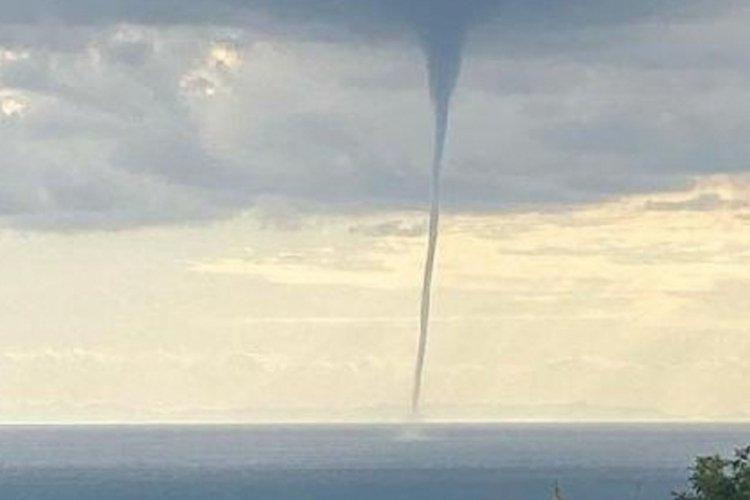 Mersin'de denizde hortum oluştu