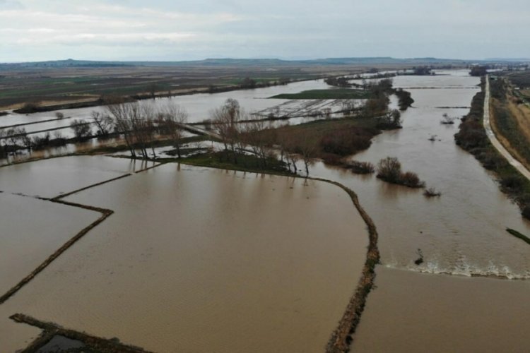 &Ccedil;anakkale'de su altında kalan tarlalar, dron ile g&ouml;r&uuml;nt&uuml;lendi
