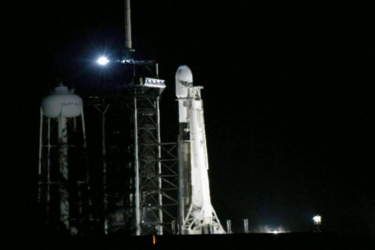 SpaceX, Nova-C Ay'a iniş g&ouml;revini yapacak uzay aracının fırlatılma tarihi ertelendi