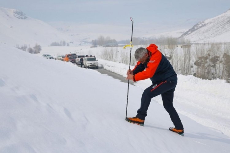 Van'da yolu kapanan mezrada &ccedil;alışmalar devam ediyor