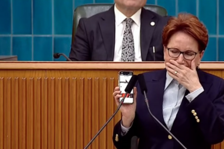 Akşener, meclis k&uuml;rs&uuml;s&uuml;nde g&ouml;zyaşlarını tutamadı