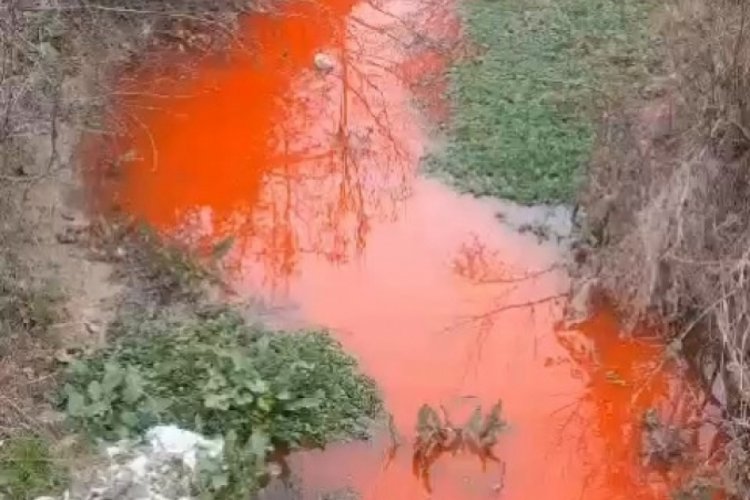Bursa Ovası'nın sulama ihtiyacını karşılayan dere kızıla b&uuml;r&uuml;nd&uuml;