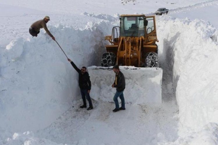 Bing&ouml;l Karlıova'da, kapalı yerleşim yeri yolu kalmadı