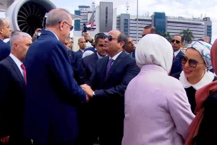 Cumhurbaşkanı Erdoğan Kahire'de