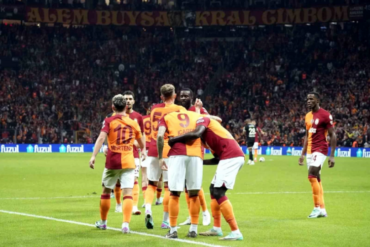 Yapay zeka &ccedil;ılgınlığı! Galatasaray-Sparta Prag ma&ccedil;ının skorunu tahmin etti