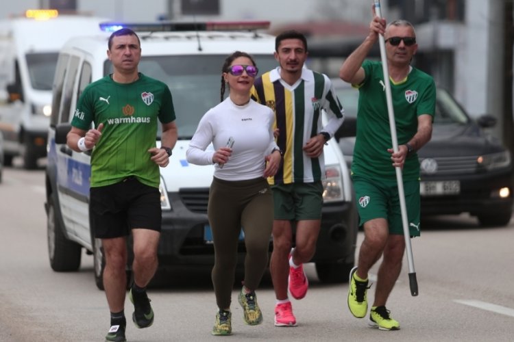 Sevgililer G&uuml;n&uuml;'nde Bursaspor'a koştular!