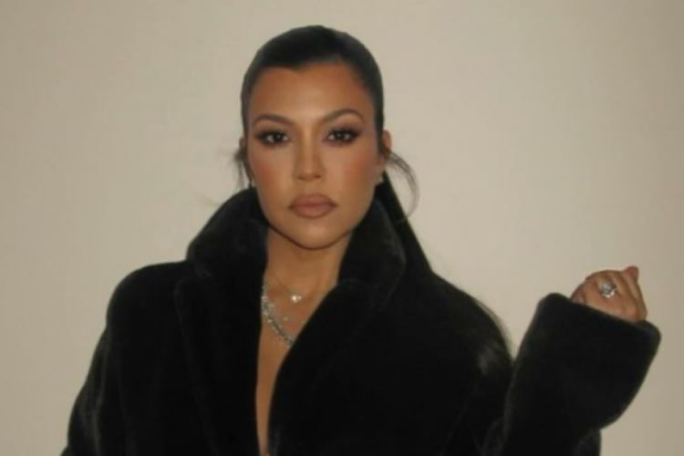 Kourtney Kardashian nerede hamile kaldığını paylaştı