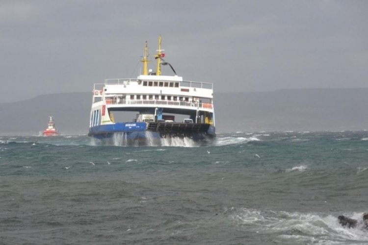 &Ccedil;anakkale'de deniz ulaşımına fırtına engeli