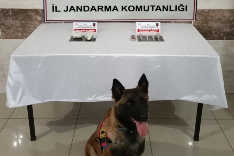K&uuml;tahya'da uyuşturucuyla yakalanan 2 zanlı tutuklandı