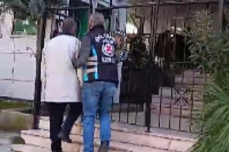 İzmir'de direksiyon başında u&ccedil;ucu madde i&ccedil;en s&uuml;r&uuml;c&uuml; serbest kaldı