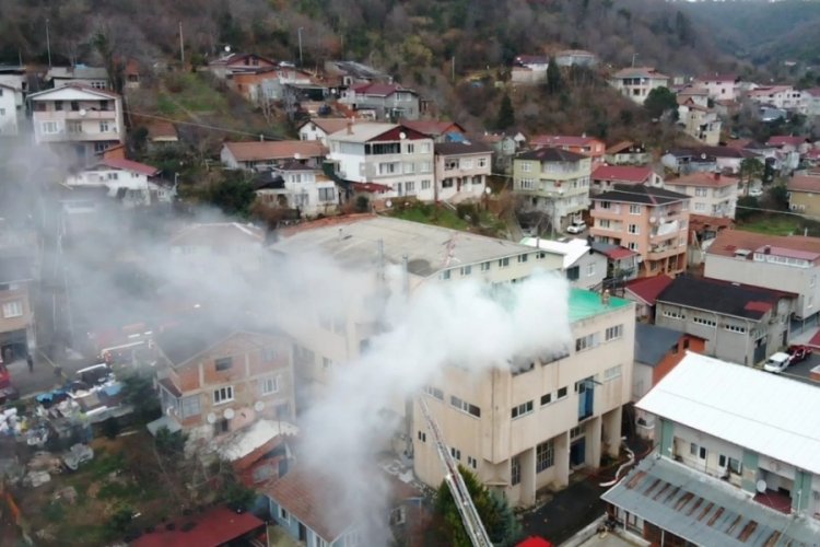 İstanbul'da kibrit &uuml;retim at&ouml;lyesi alev alev yandı