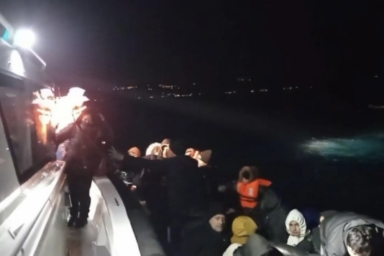 &Ccedil;anakkale'de 62 g&ouml;&ccedil;men kurtarılırken, 36 ka&ccedil;ak g&ouml;&ccedil;men ise yakalandı