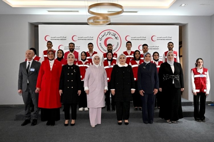 Emine Erdoğan'dan Gazzeli yetim ve &ouml;ks&uuml;z &ccedil;ocuklara yardım eli