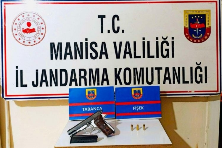 Manisa'da ş&uuml;pheli şahsın &uuml;zerinden tabanca &ccedil;ıktı