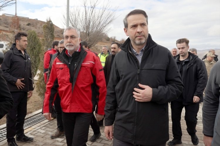 Bakan Bayraktar ve Işıkhan'dan maden ocağındaki toprak kaymasına ilişkin a&ccedil;ıklama