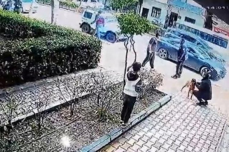 Antalya'da &ouml;nce k&ouml;peği &ccedil;aldı, sonra sahibine ve polise bı&ccedil;ak &ccedil;ekti!