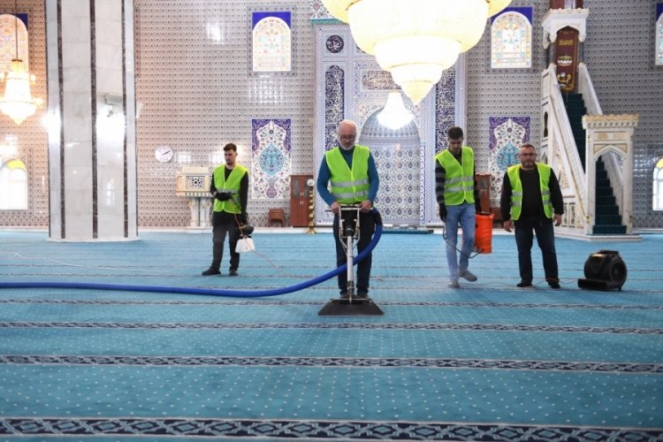 Bursa'da camilerde Ramazan hazırlığı!
