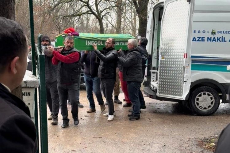 Bursa'da kazada &ouml;len abla-kardeş g&ouml;zyaşlarıyla defnedildi