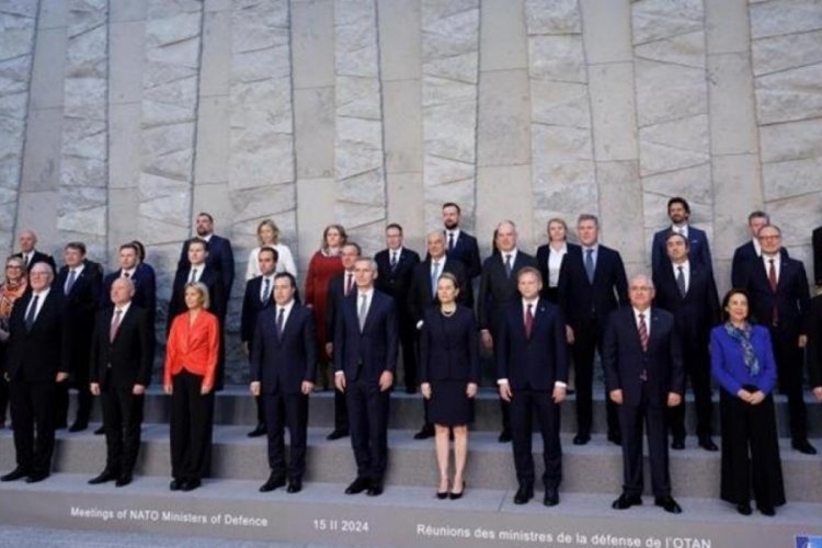 NATO toplantısında aile fotoğrafı