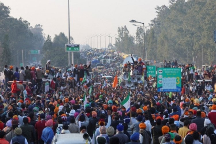 Hindistan'daki &ccedil;ift&ccedil;ilerin protestosu devam ediyor