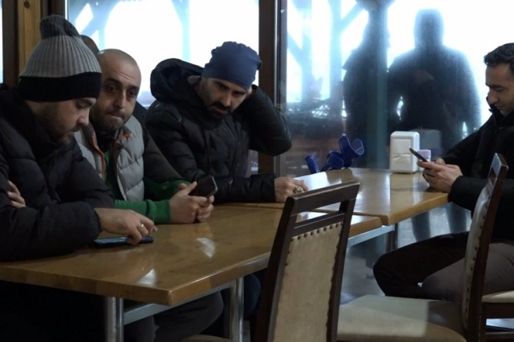 Batan gemideki m&uuml;rettebatın yakınlarının kriz merkezindeki umutlu bekleyişi s&uuml;r&uuml;yor