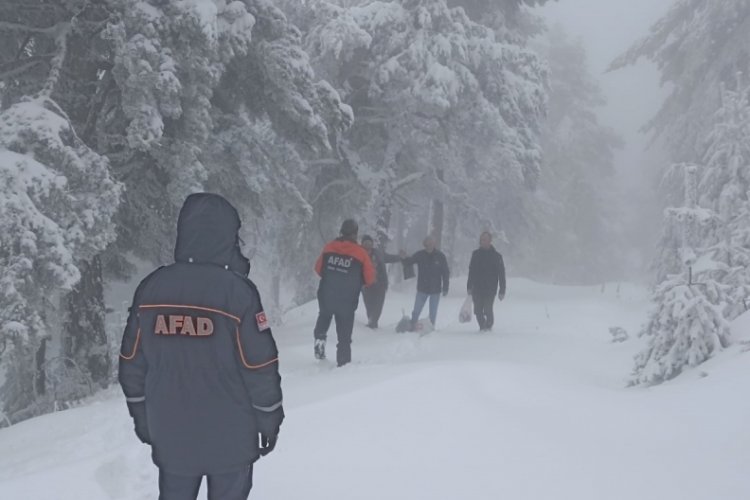K&uuml;tahya'da ormanda mahsur kalan 3 iş&ccedil;i kurtarıldı
