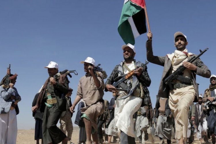 Yemen'deki Husiler: Aden K&ouml;rfezinde İngiliz gemisi LYCAVITOS'u vurduk