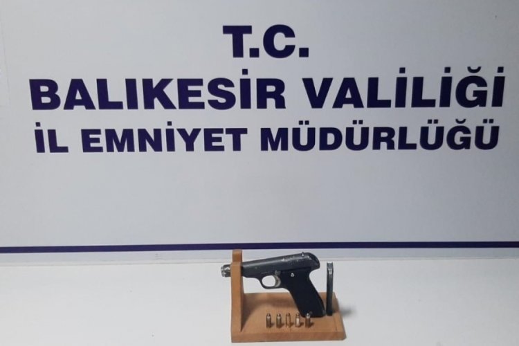 Balıkesir'de kesinleşmiş hapis cezaları bulunan iki firari yakalandı