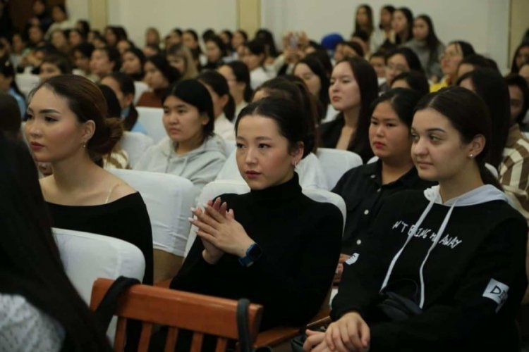 &Uuml;niversite hastanesinde kadın &ouml;ğrencilerin bekaret durumları sızdırıldı