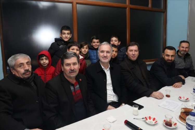 Bursa'da cuma sabahı İneg&ouml;l simidiyle bereketlendi