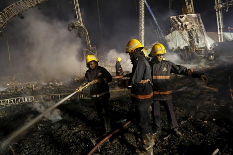Hindistan'da boya fabrikasında &ccedil;ıkan yangında 11 kişi hayatını kaybetti