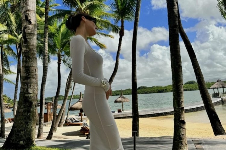 Hande Er&ccedil;el şimdi de Mauritius tatilinde