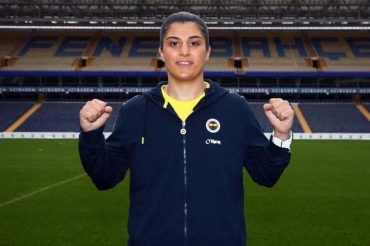 Busenaz S&uuml;rmeneli, Fenerbah&ccedil;e'ye imza attı