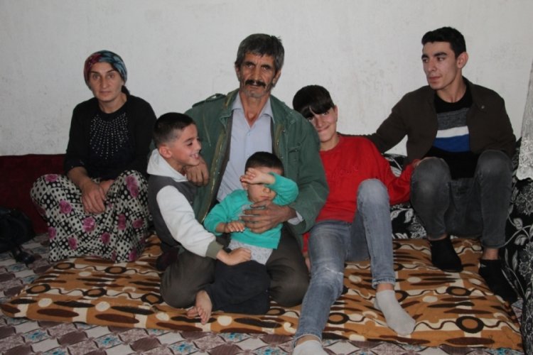 Yardıma muhta&ccedil; aile, yetkililerin ve hayırseverlerin yardımını bekliyor