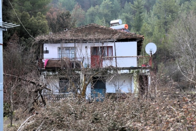 &Ouml;ld&uuml;rd&uuml;kleri komşularının evine taziyeye dahi gitmişler