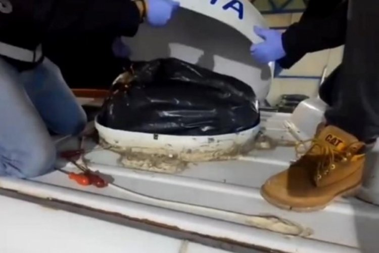 D&uuml;zce'de minib&uuml;s&uuml;n &uuml;st kısmından 25 kilo eroin &ccedil;ıktı
