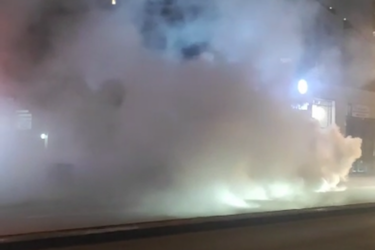 Bursa'da ara&ccedil; yangını paniğe sebep oldu!