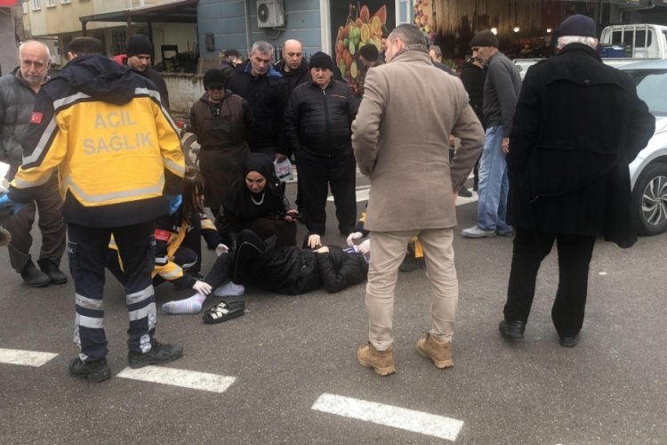 Bursa'da otomobilin &ccedil;arptığı kadın yaralandı!