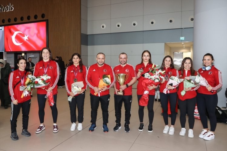 Avrupa ikincisi Kadın G&uuml;reş Milli Takımı yurda d&ouml;nd&uuml;