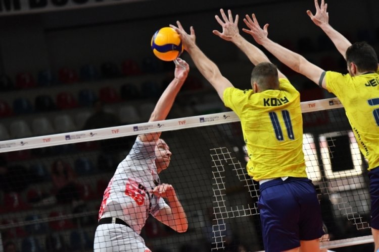 Fenerbah&ccedil;e Parolapara, deplasmanda Ziraat Bankkart'ı yendi