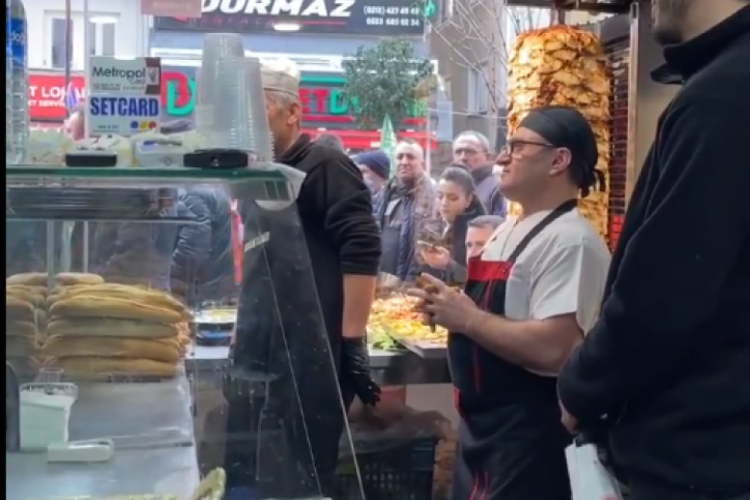 D&ouml;ner ustası Murat Kurum'a, "Maaşımla ge&ccedil;inemiyorum" dedi