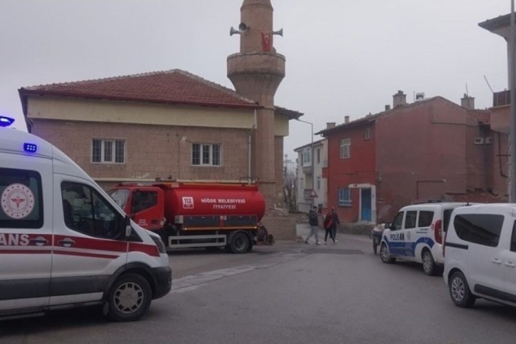 Niğde'de cami tuvaletinde kendini yakmak istedi