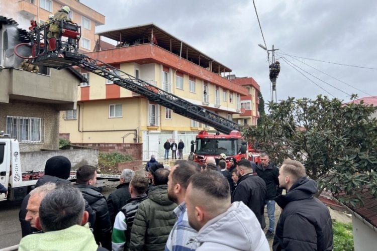 İstanbul'da binanın 2'inci katı alev alev yandı!